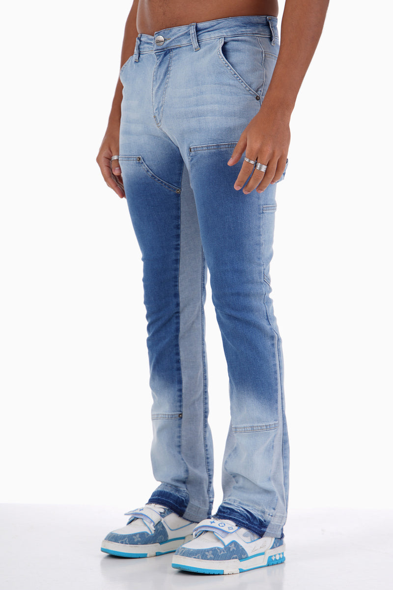 THE BORGOS FLARED JEANS - MET DONKERBLAUWE WASSING