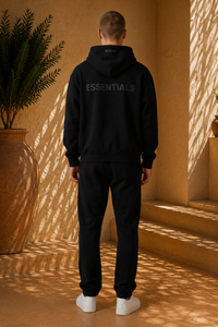 THE ESSENTIALS SIGNATURE SET