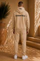 THE ESSENTIALS SIGNATURE SET