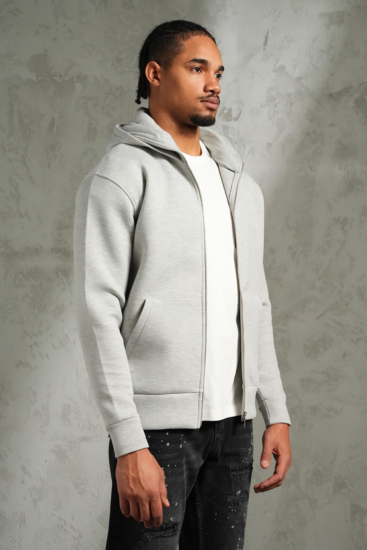 THE LEO ZIPPED SWEATER