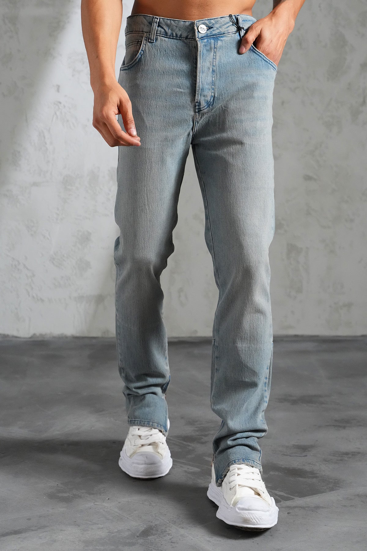 THE IKAO ZIPPED DENIM
