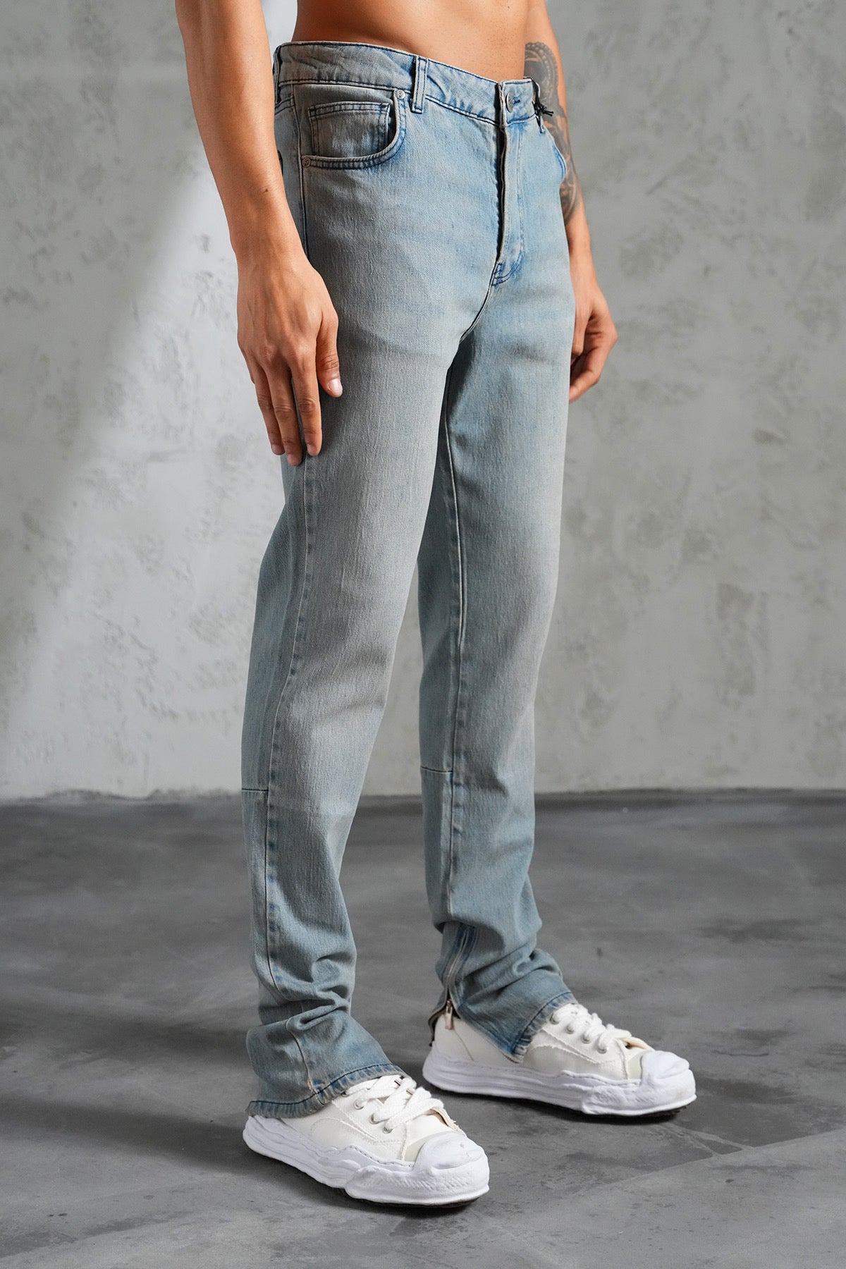 THE IKAO ZIPPED DENIM