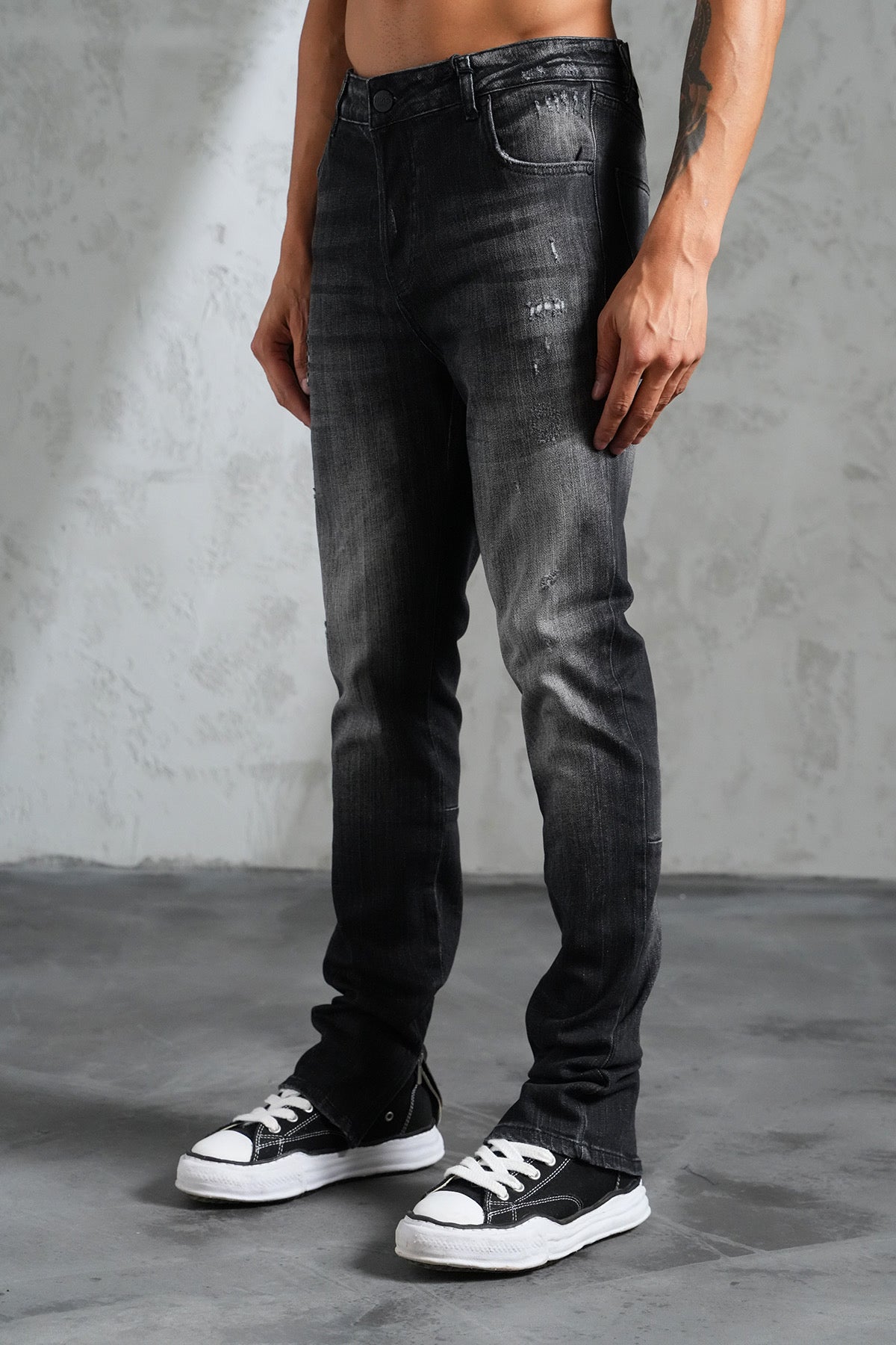 THE IKAO ZIPPED DENIM