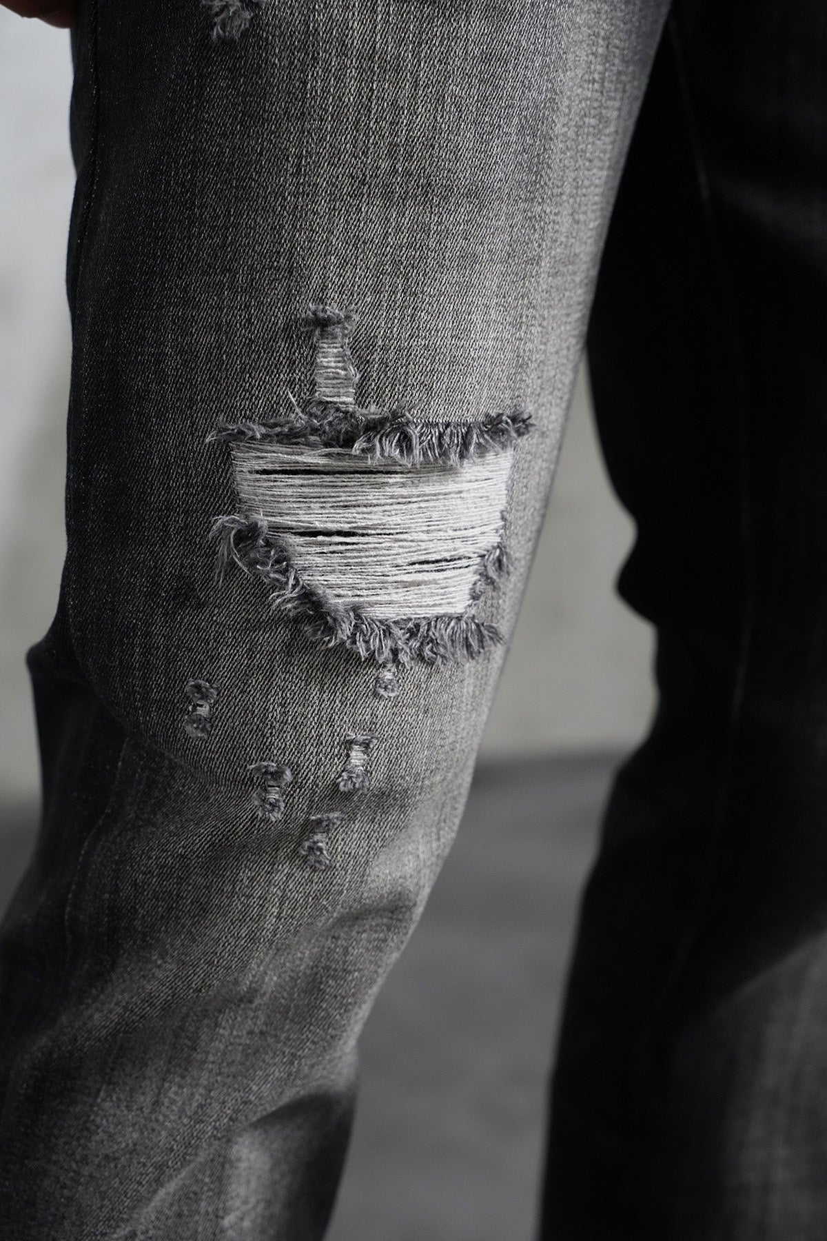 THE IKAO ZIPPED DENIM