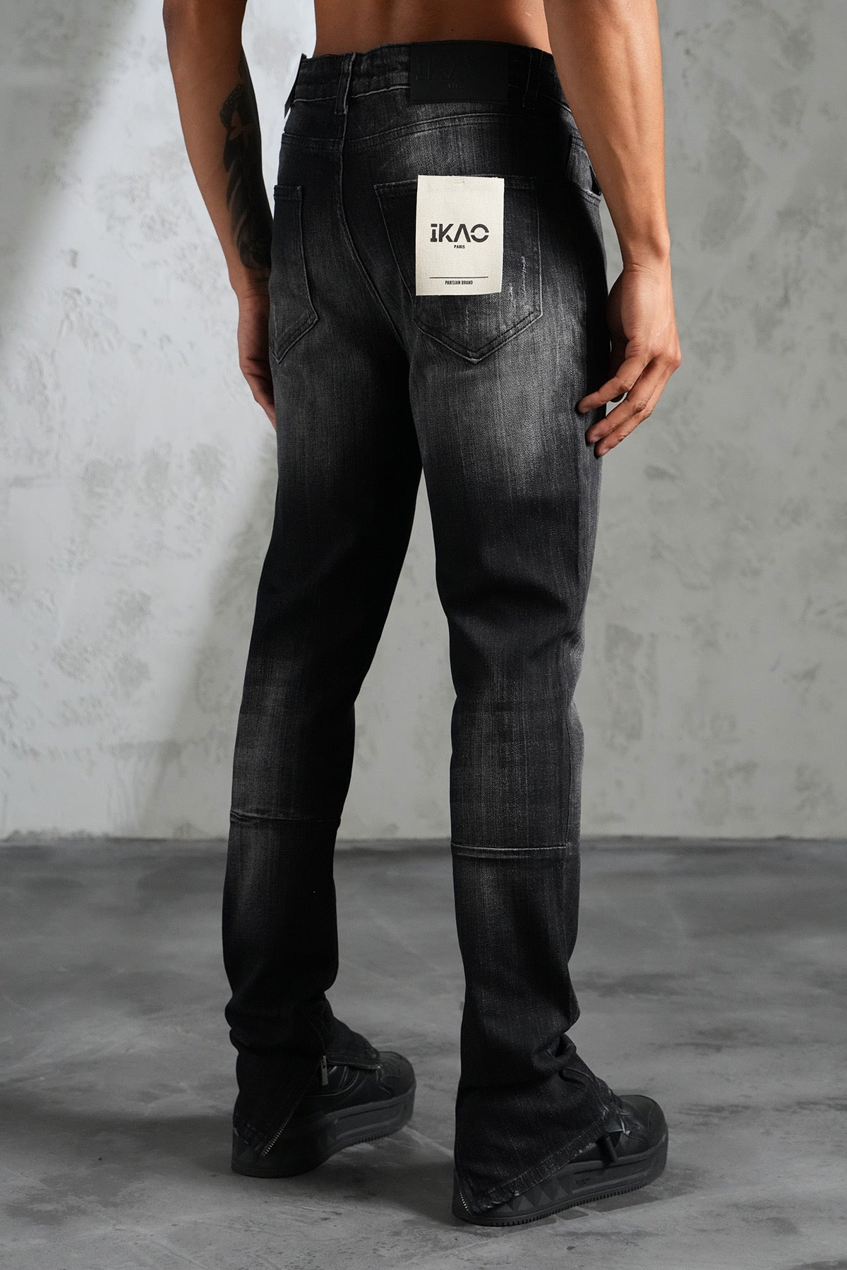 THE IKAO ZIPPED DENIM