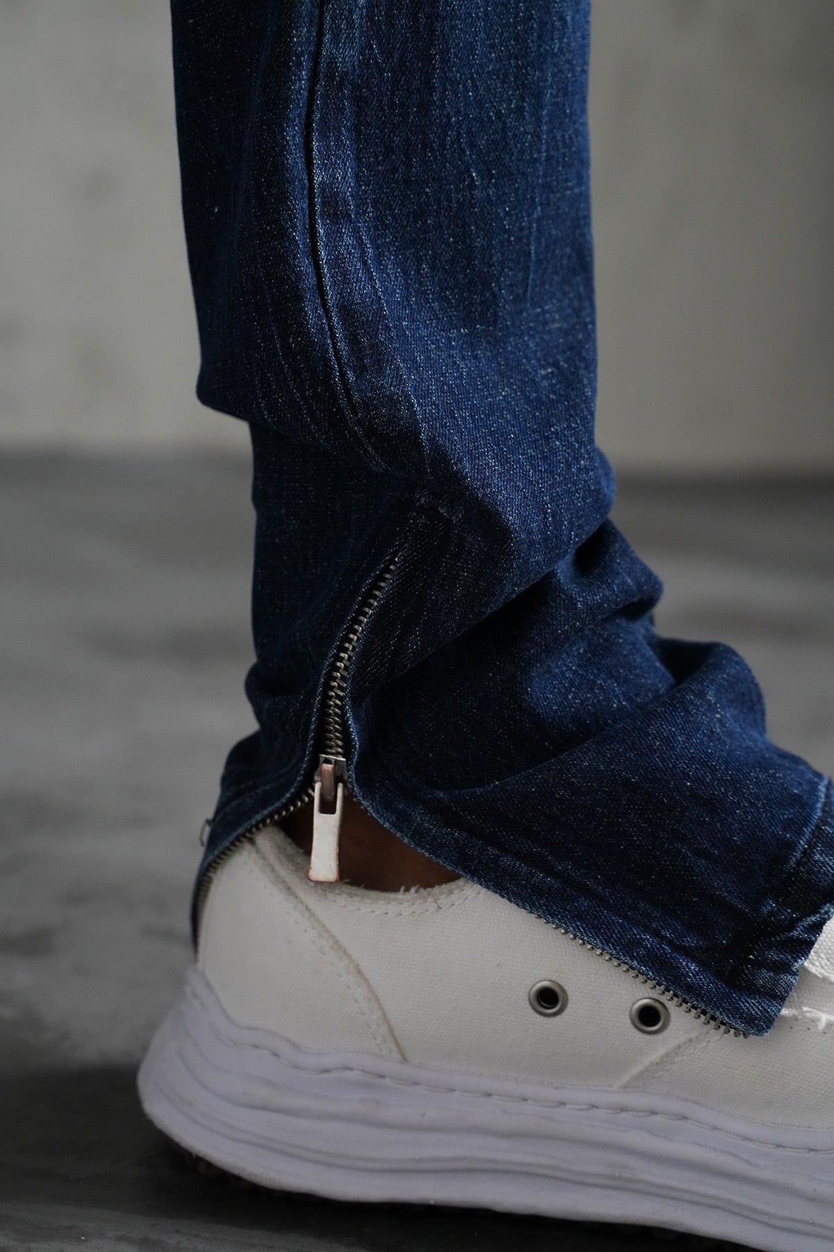THE IKAO ZIPPED DENIM