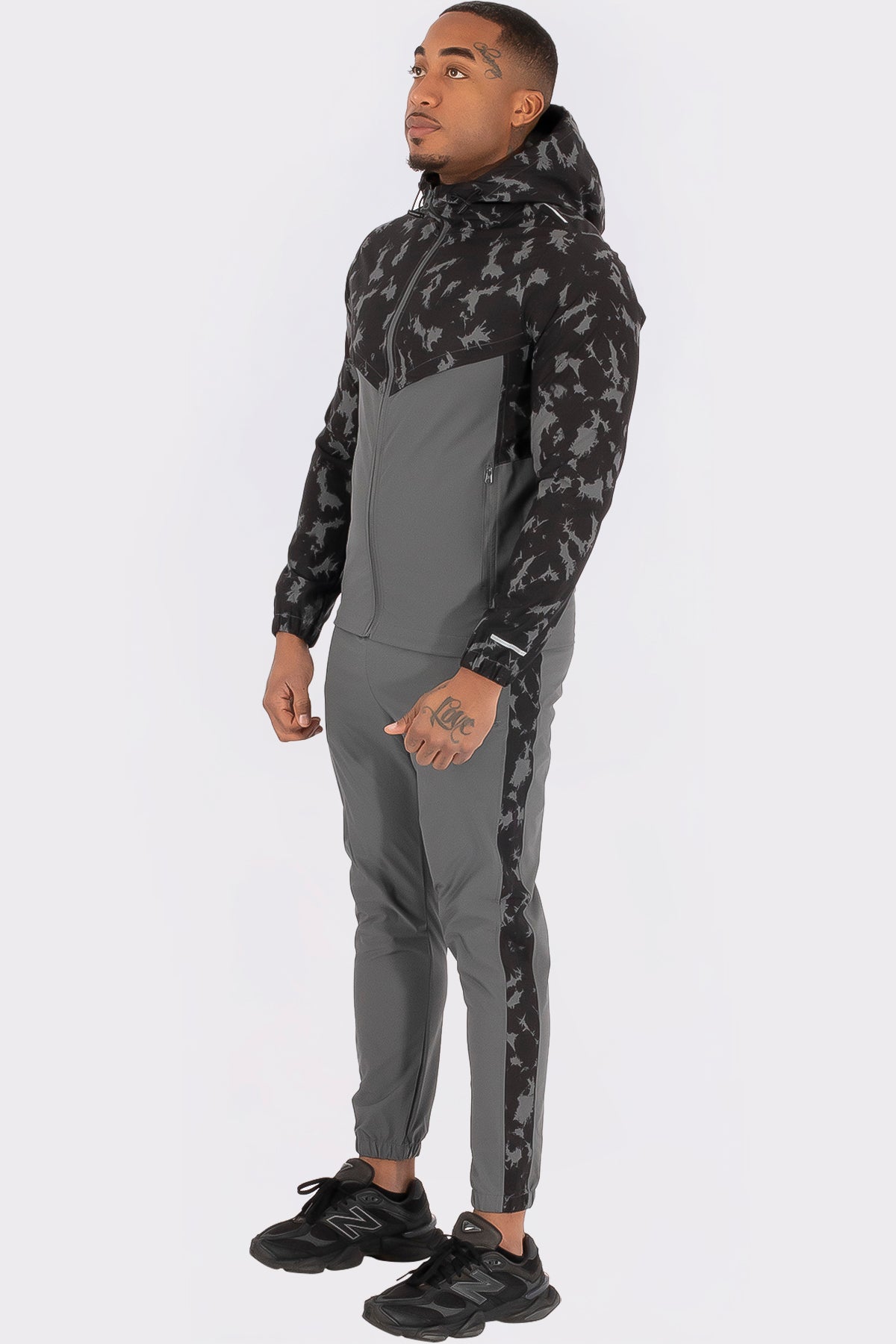 THE CAMOUFLAGE COMBISET