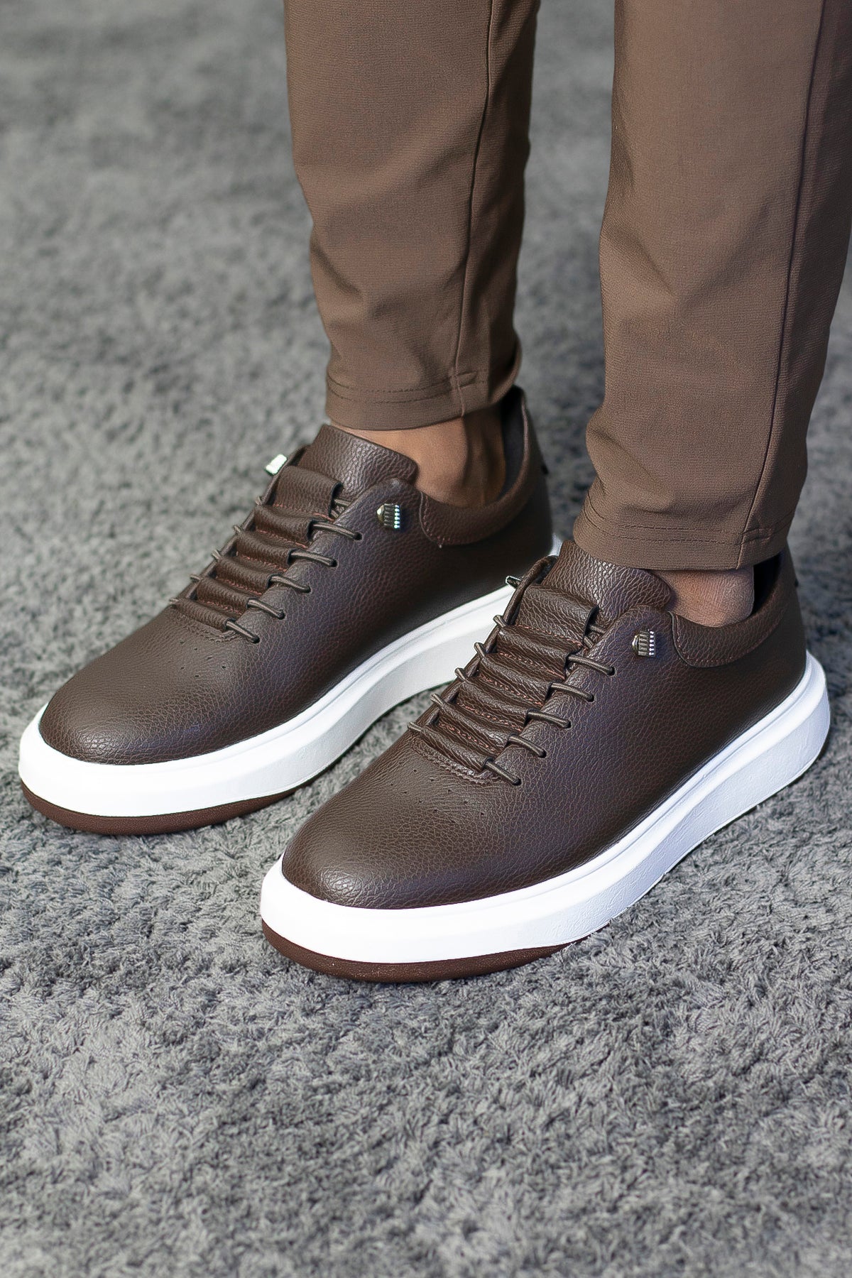 THE LYON SNEAKERS
