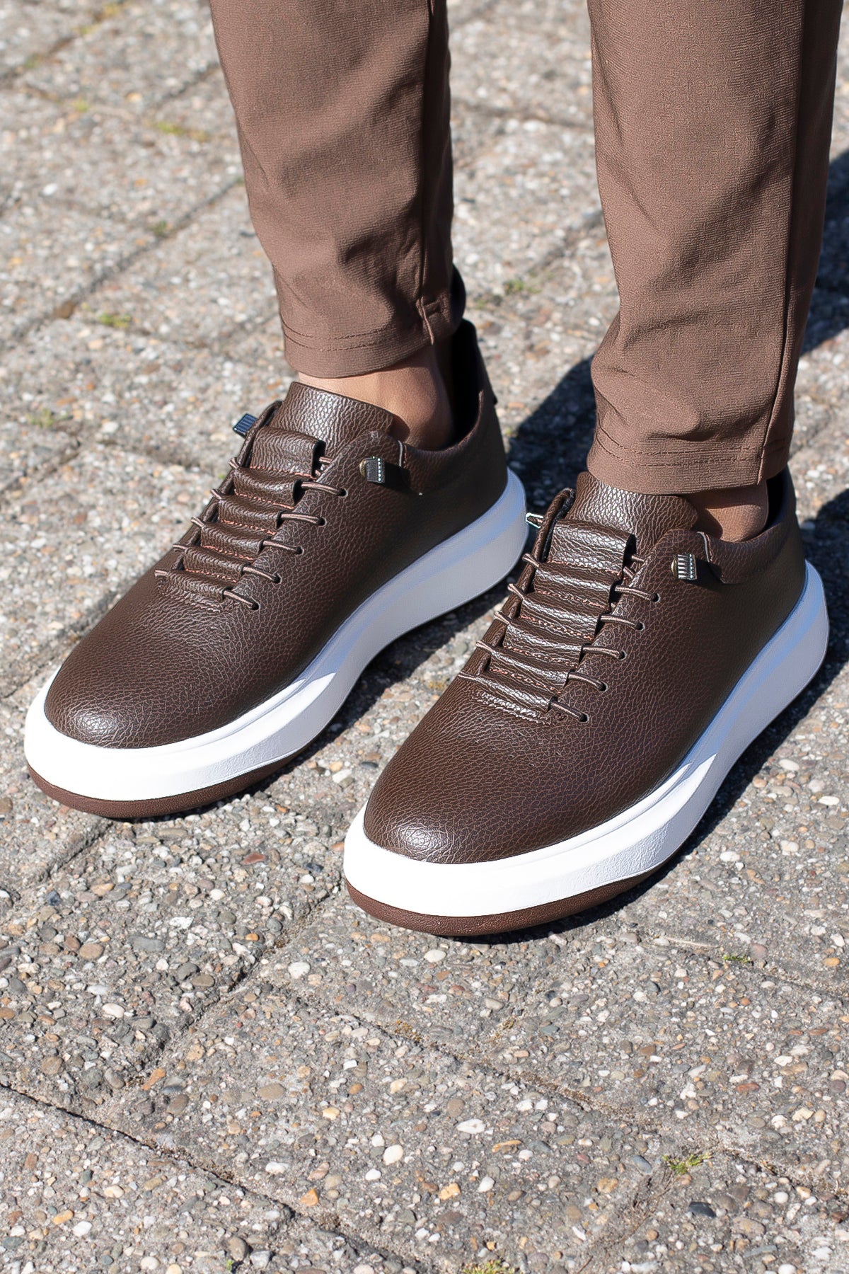 THE LYON SNEAKERS