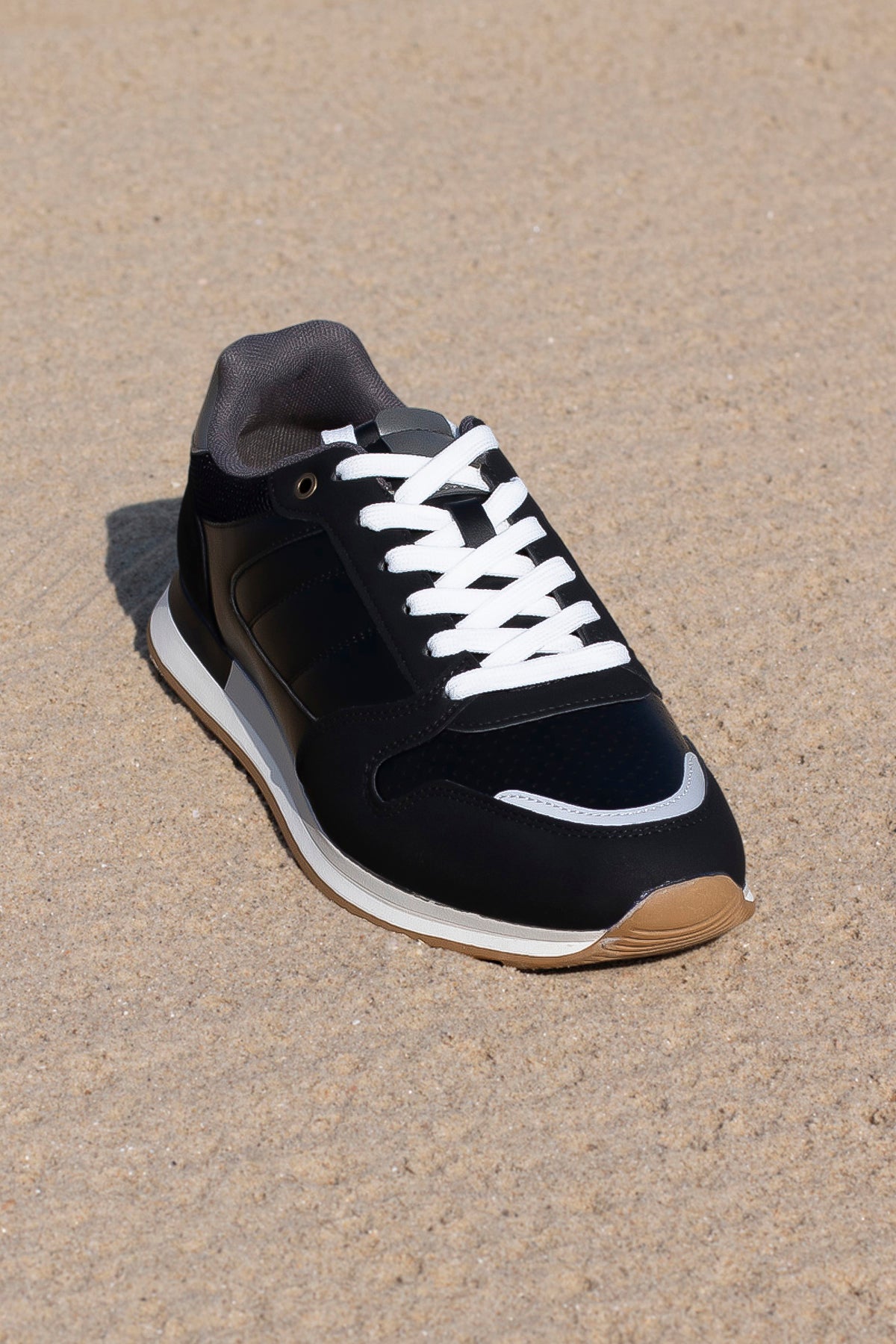 THE SANTOS ESSENTIAL SNEAKER