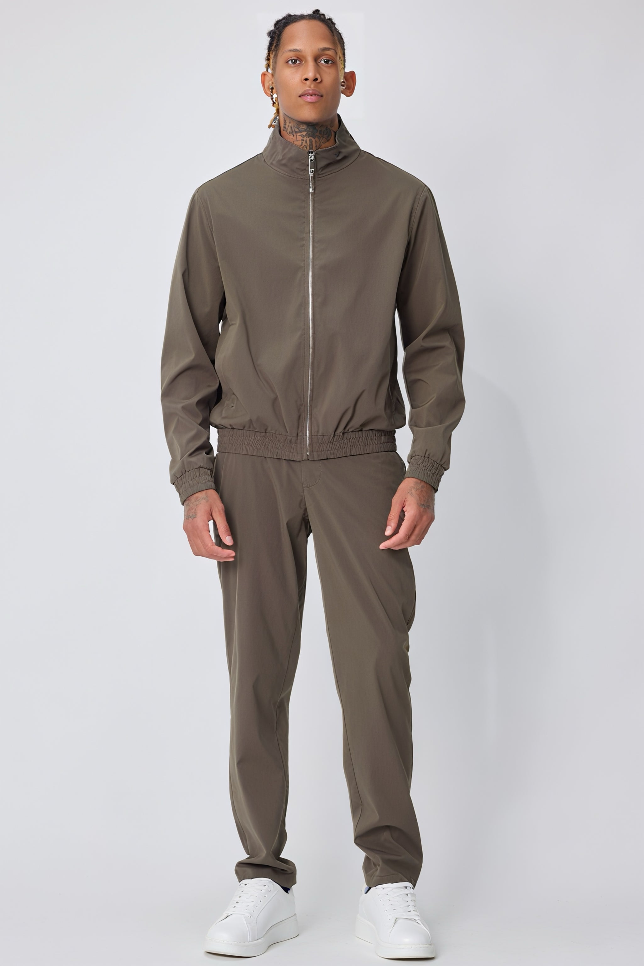 DUTCHVIBES HIGH-END TECH SUIT