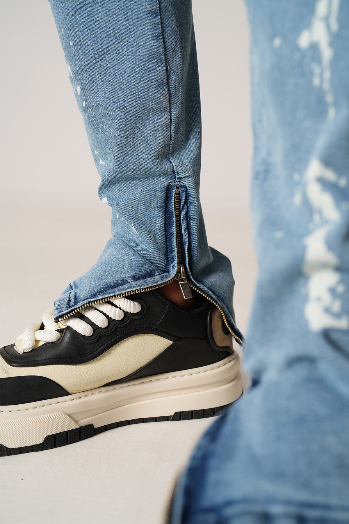 THE IKAO ZIPPED DENIM