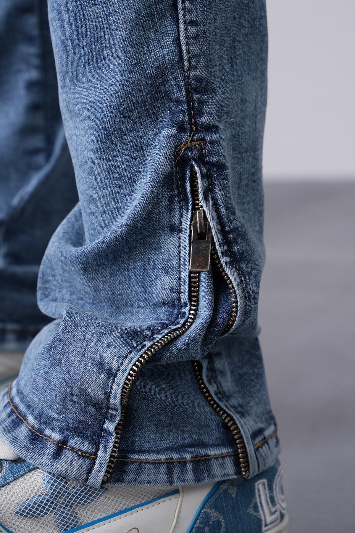 THE IKAO ZIPPED DENIM