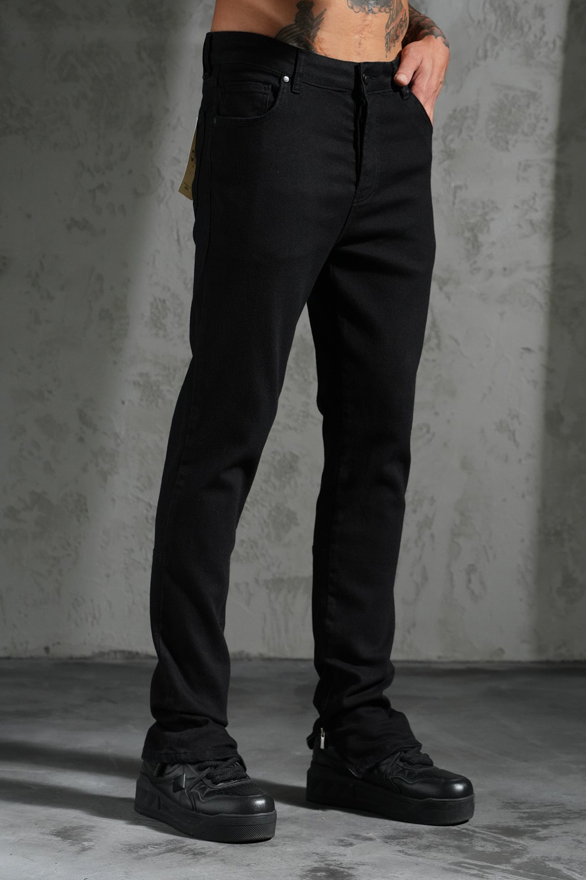 THE IKAO ZIPPED DENIM