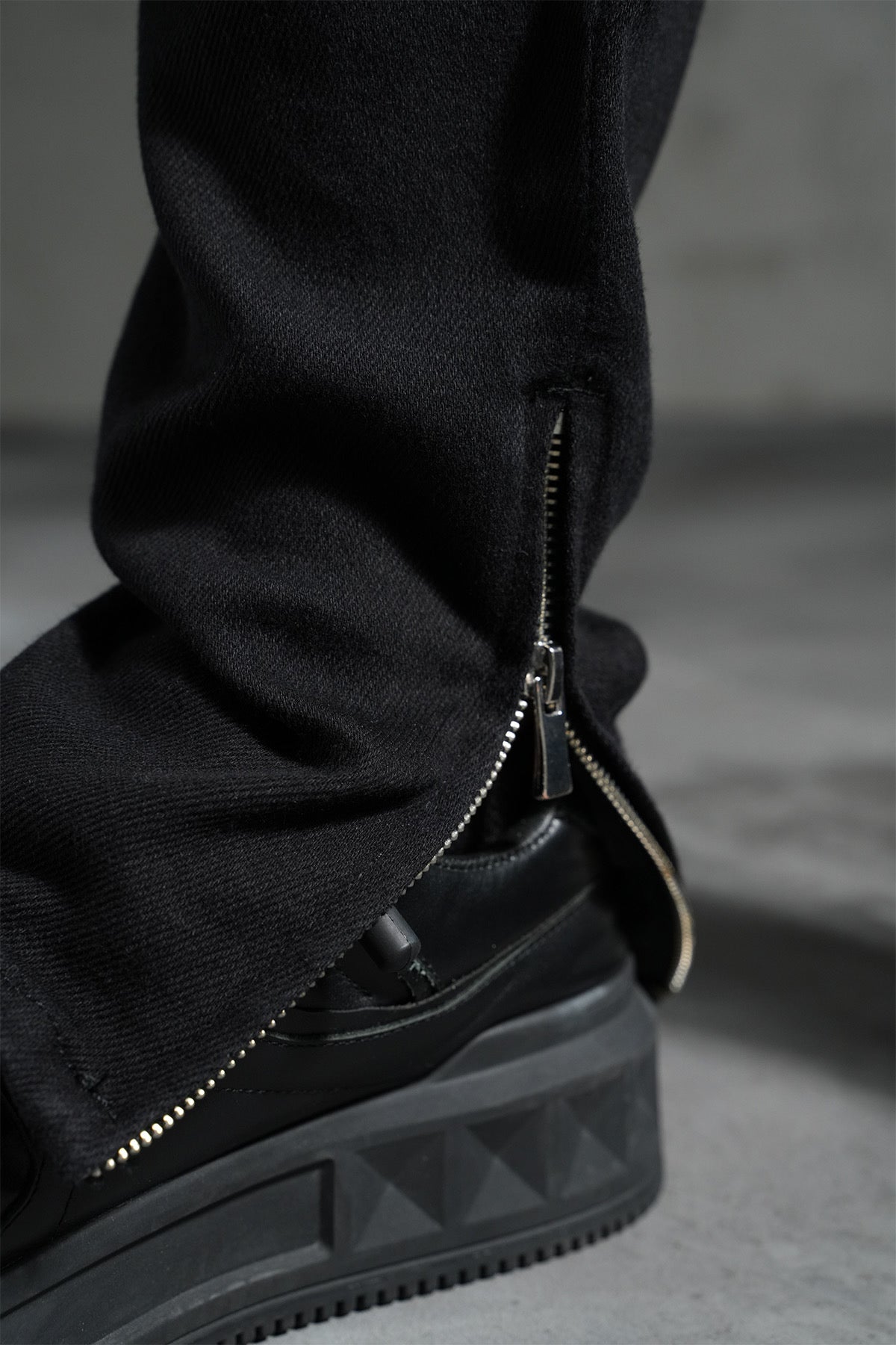 THE IKAO ZIPPED DENIM