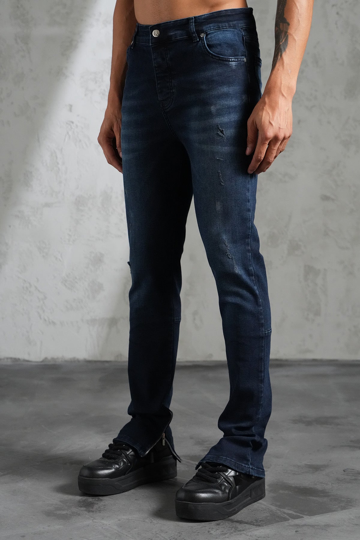 THE IKAO ZIPPED DENIM