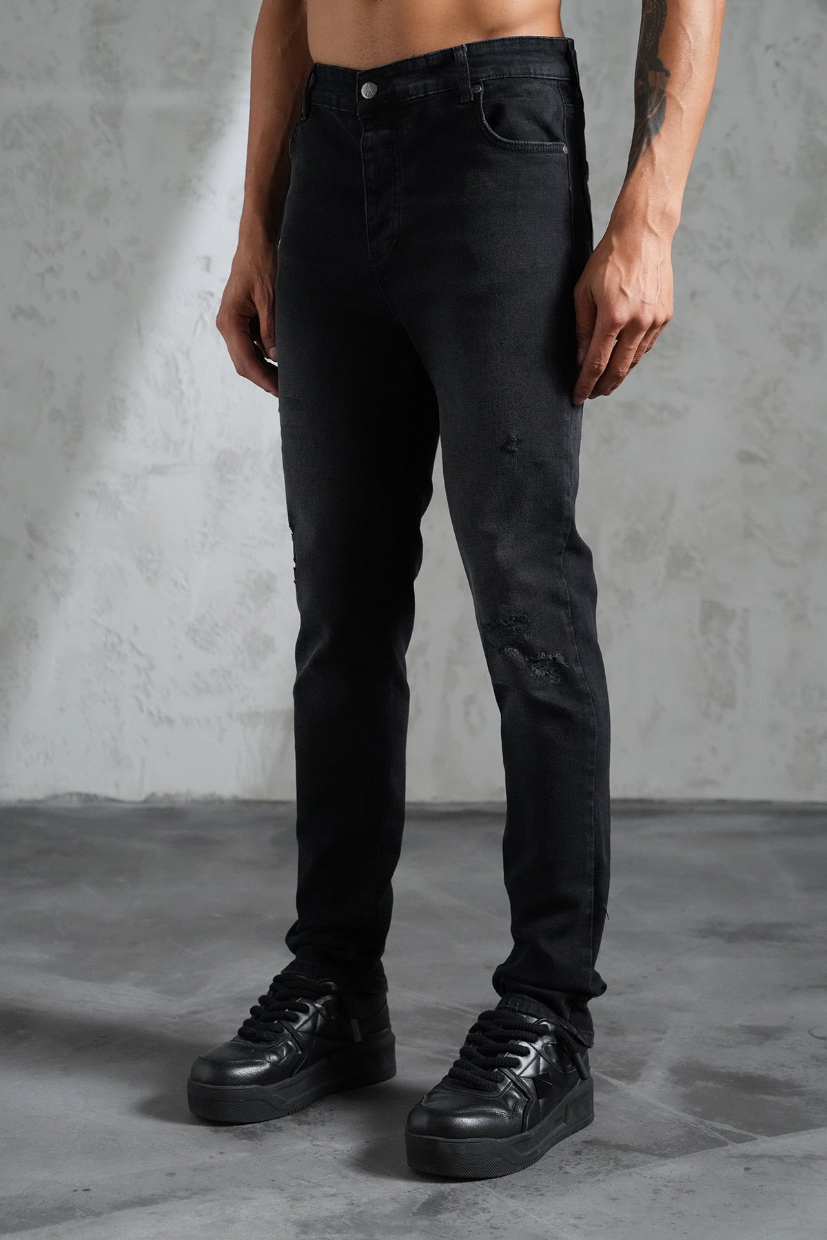 THE IKAO REGULAR DENIM