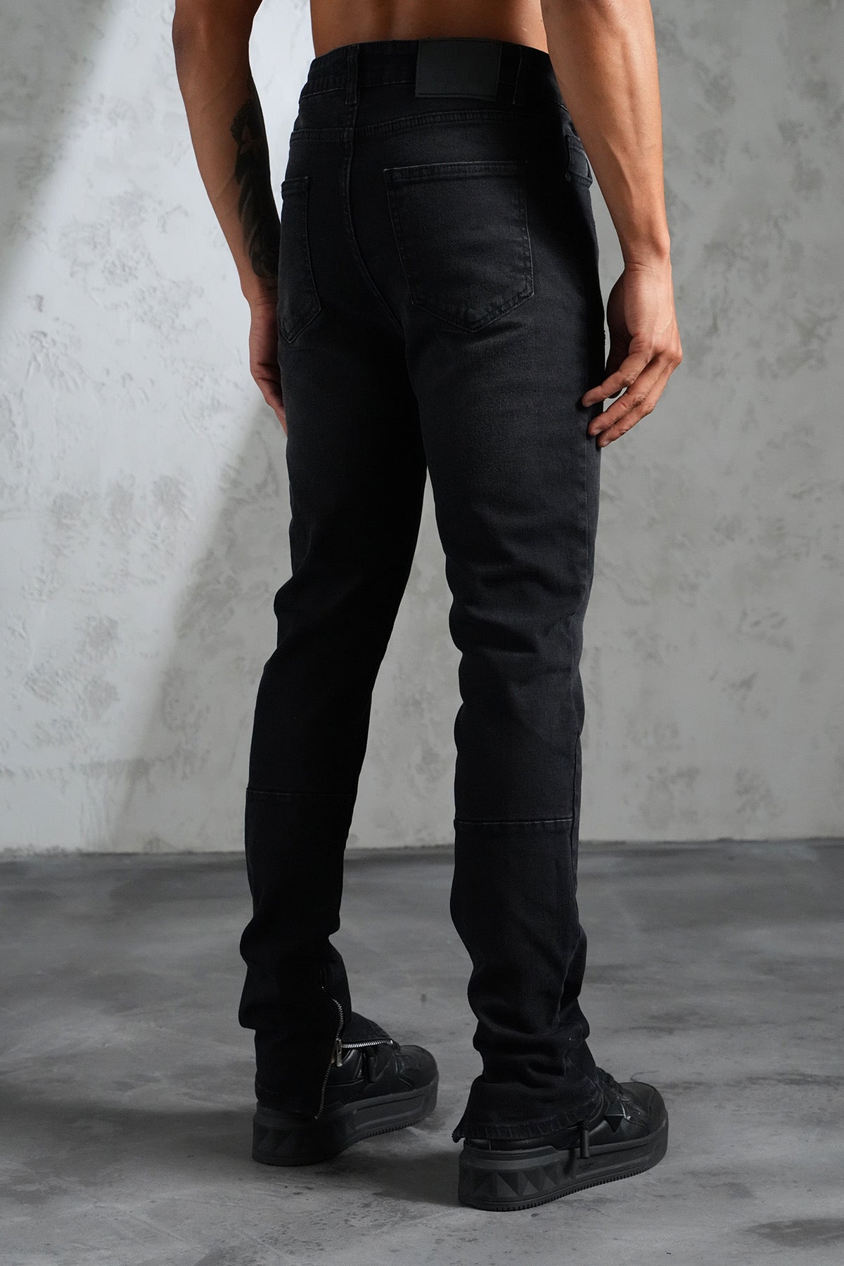 THE IKAO ZIPPED DENIM