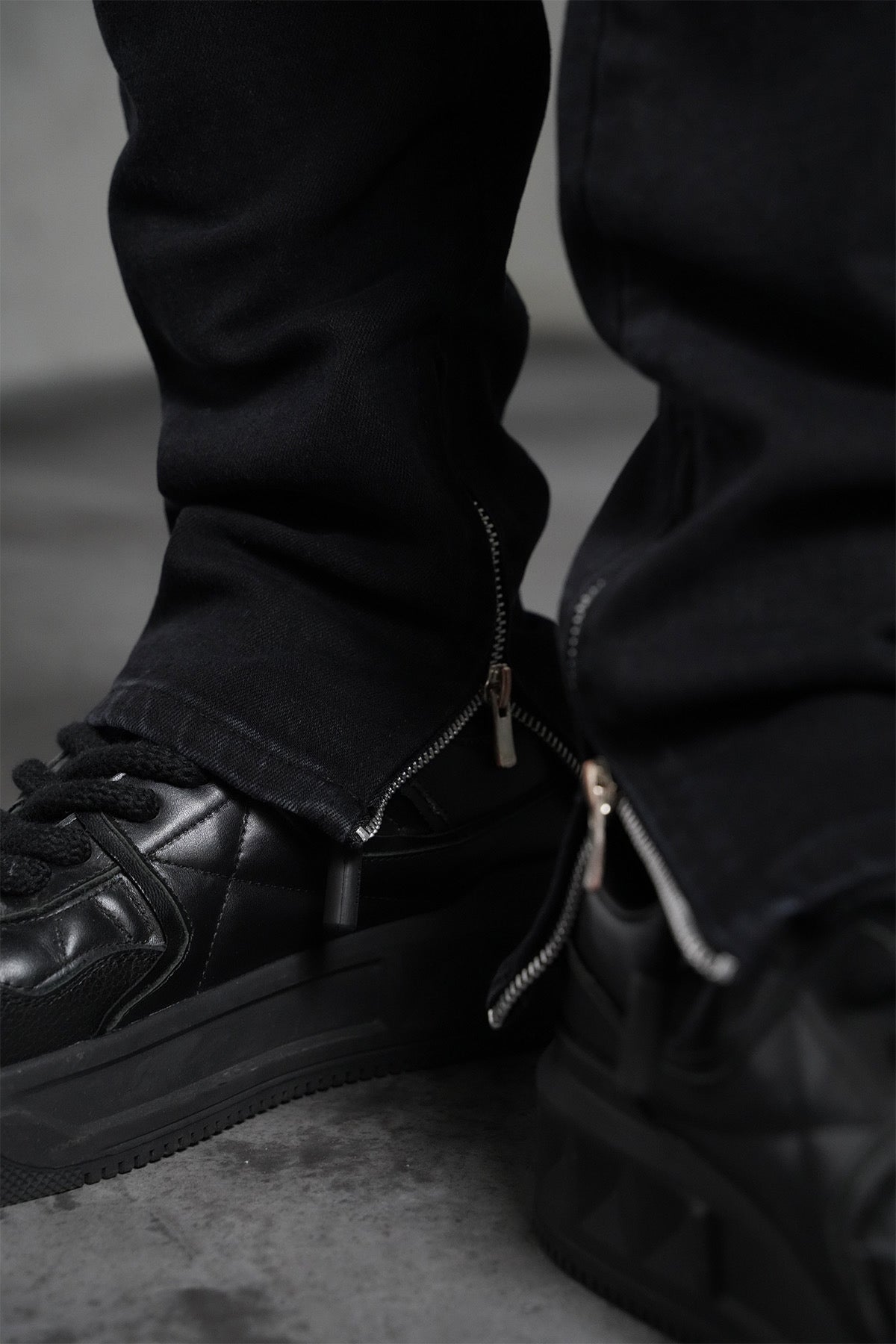 THE IKAO ZIPPED DENIM