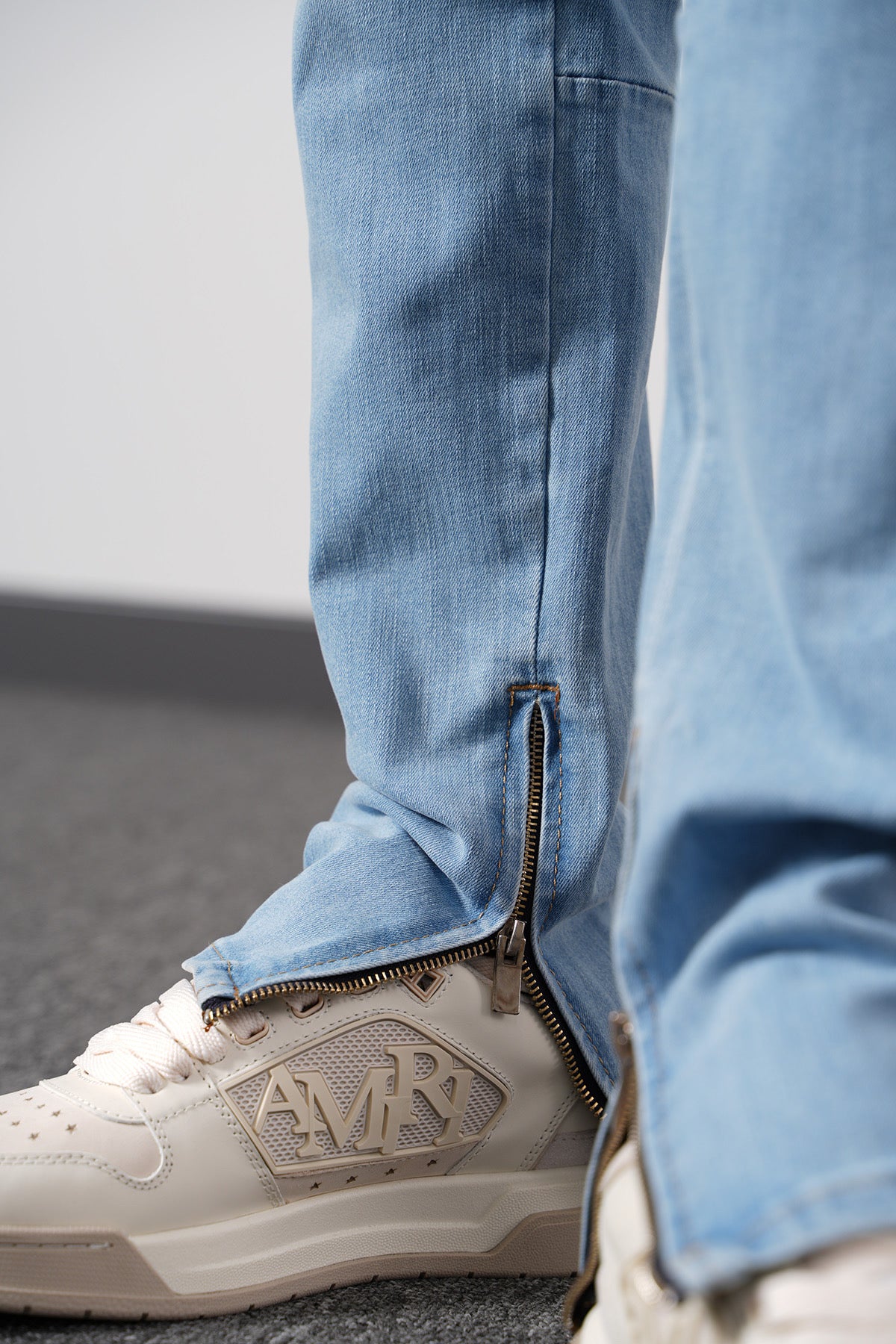 THE IKAO ZIPPED DENIM