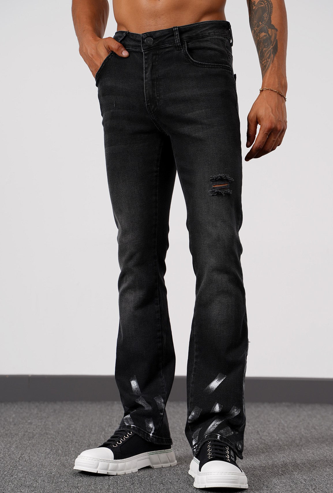 THE DRAMMEN FLARED JEANS - TRAVELER