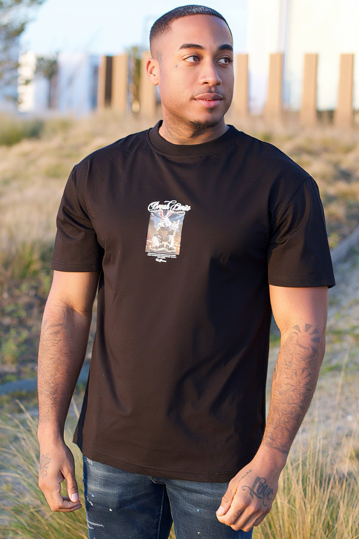 THE ICON LOONEY T-SHIRT - Vibes Fashion