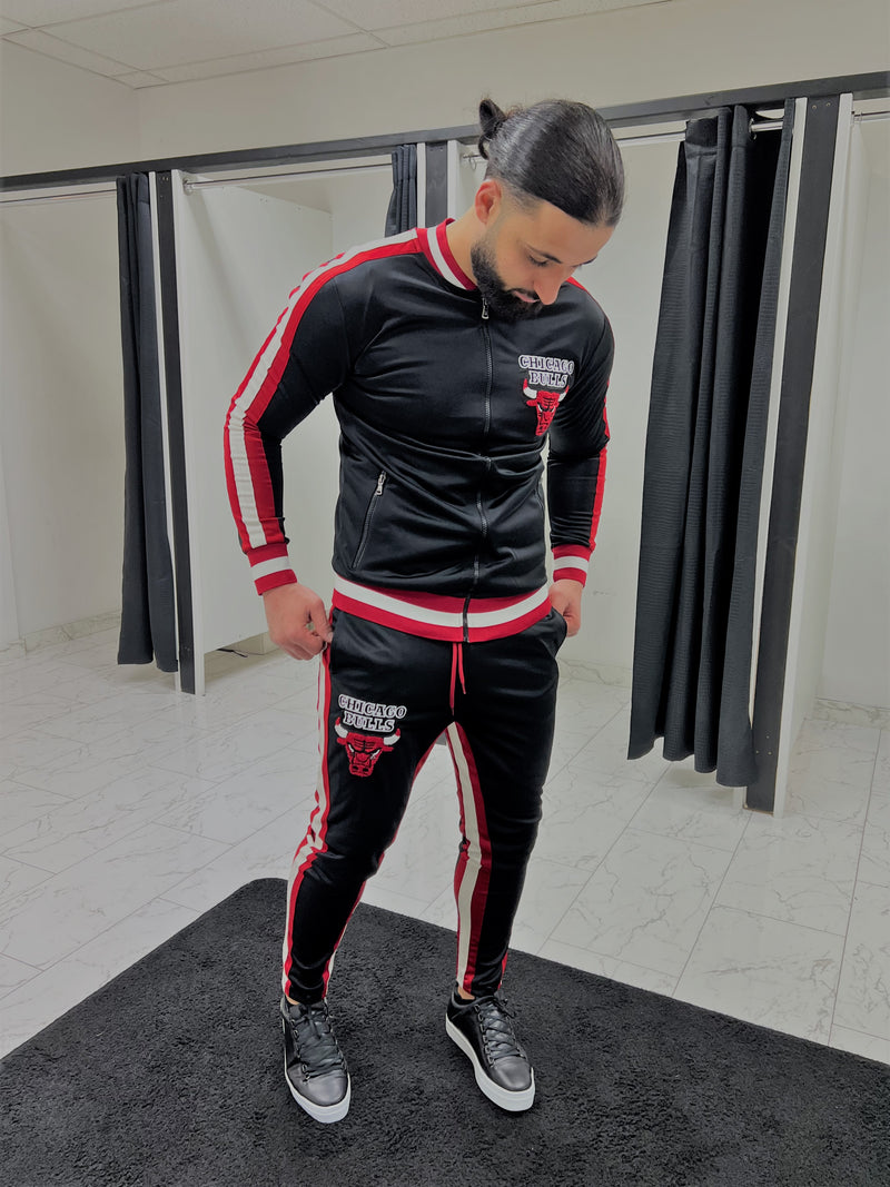 Stretch Tracksuit 'Bulls' Zwart en Rood met Strepen - Trainingspak voor Heren - Herenkleding Vibes Fashion